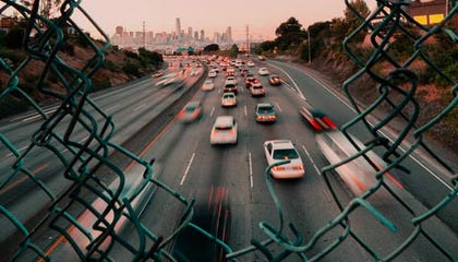 九游娱乐网页版-社交媒体热议：谁是本赛季最耀眼的车手？